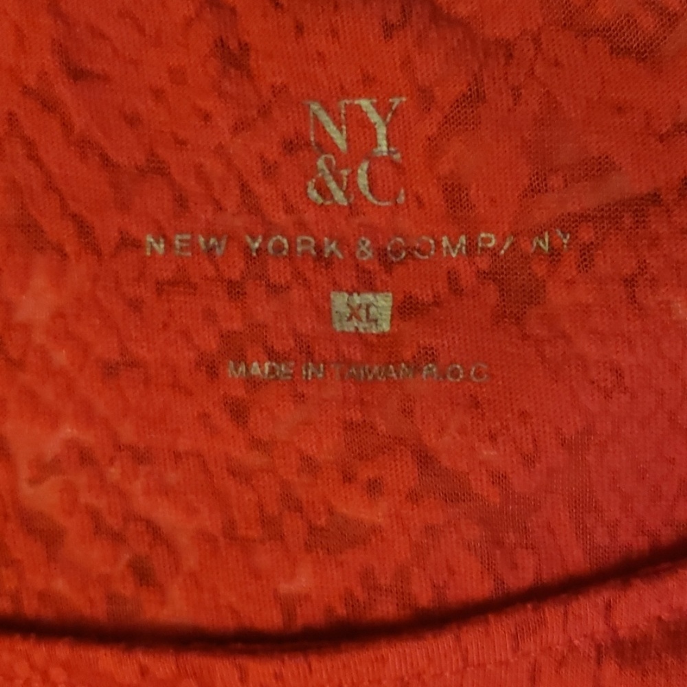 Red Top - Picture 4 of 4